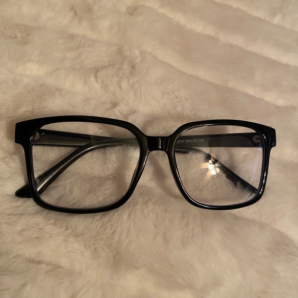 ✨🆕✨New Cute Design Eyeglasses/Sunglasses - Picture 2 of 3